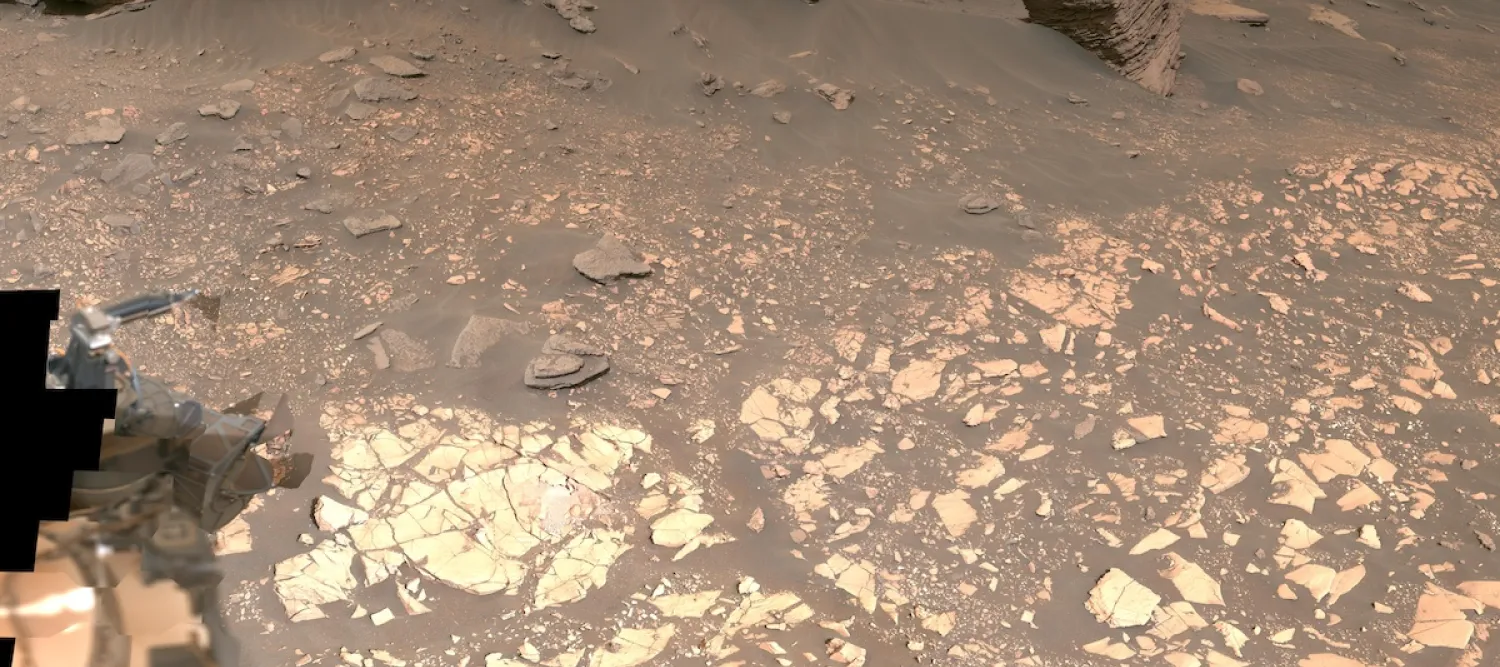 PIA24921: Detailed Panorama of Mars' Jezero Crater Delta - Enhanced Color Image